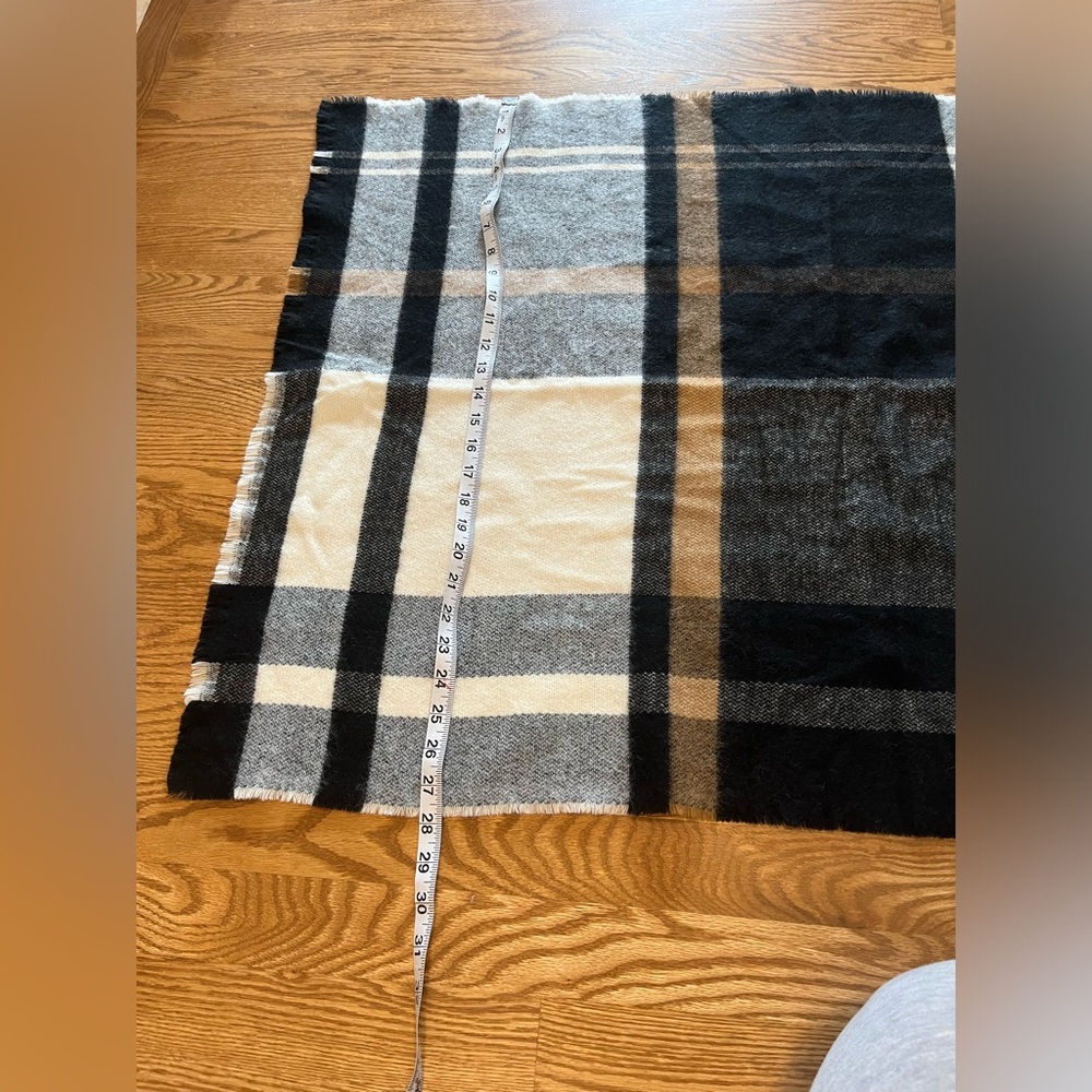 Cozy plaid scarf - Picture 5 of 5